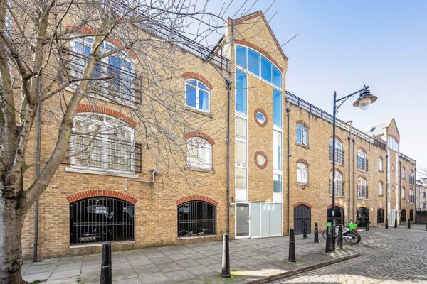 Cold Harbour, Canary Wharf, E14