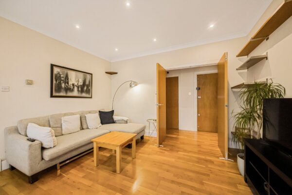 Boardwalk Place, Canary Wharf, E14