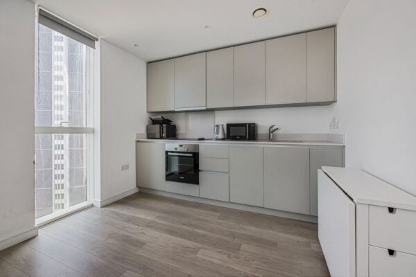 Pinnacle Apartments, Saffron Central Square, Croydon