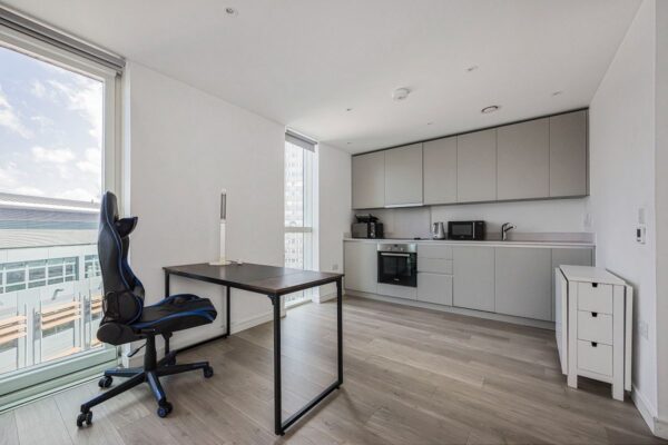 Pinnacle Apartments, Saffron Central Square, Croydon