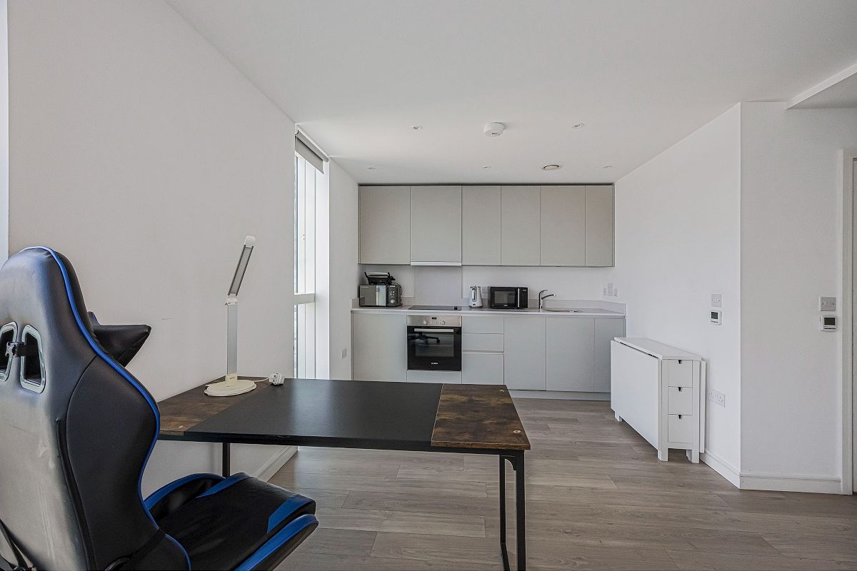 Pinnacle Apartments, Saffron Central Square, Croydon