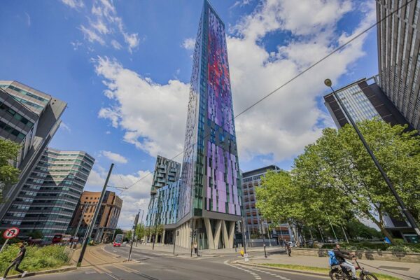 Pinnacle Apartments, Saffron Central Square, Croydon