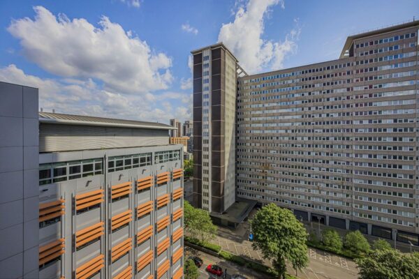 Pinnacle Apartments, Saffron Central Square, Croydon