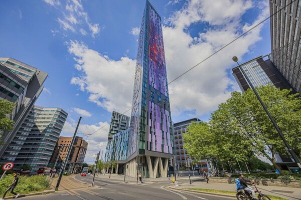 Pinnacle Apartments, Saffron Central Square, Croydon