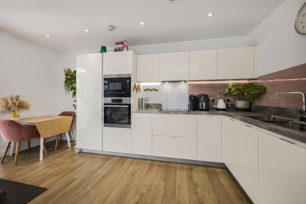 Lamington Heights, Madeira Street, London