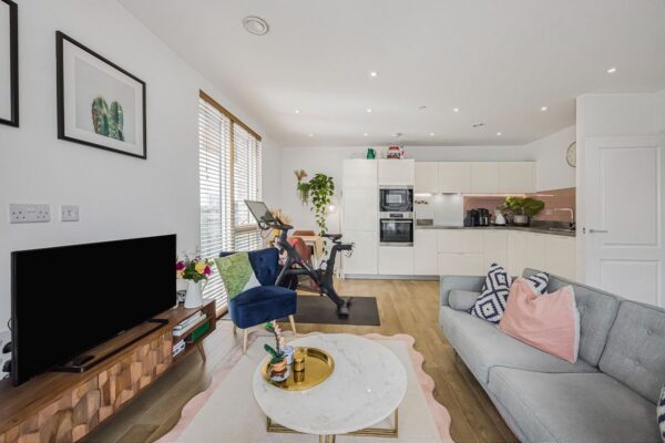 Lamington Heights, Madeira Street, London