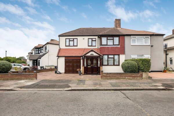 Peel Drive, Clayhall, IG5