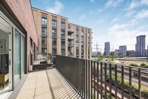 Effra Gardens, Canning Town, E16