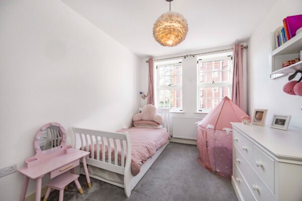Collison Avenue, Barnet, EN5