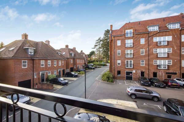 Collison Avenue, Barnet, EN5