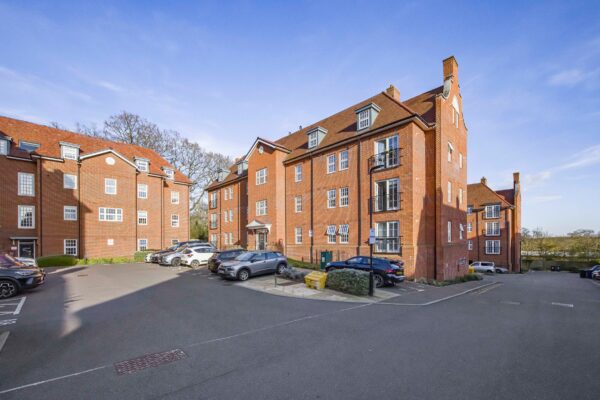 Collison Avenue, Barnet, EN5
