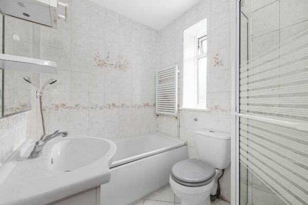 Brocket Way, Chigwell, IG7