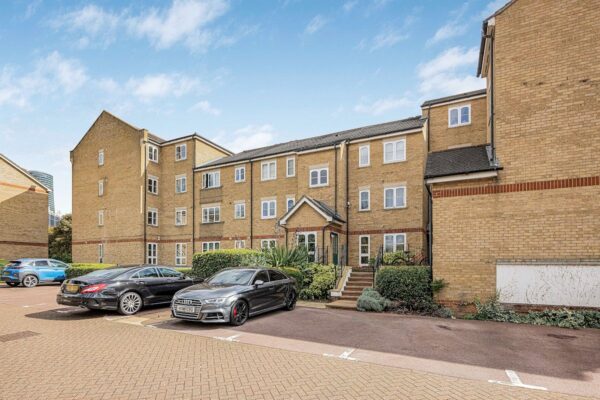 Wheat Sheaf Close, London