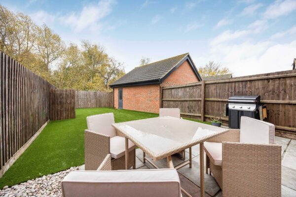 Park View, Chigwell,  IG7