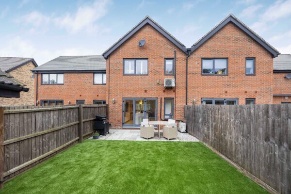 Park View, Chigwell,  IG7