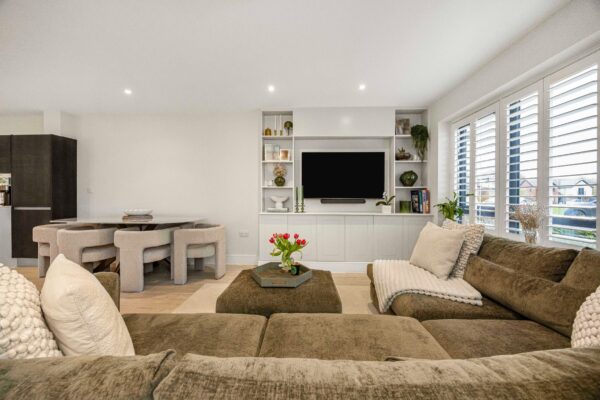 Park View, Chigwell,  IG7