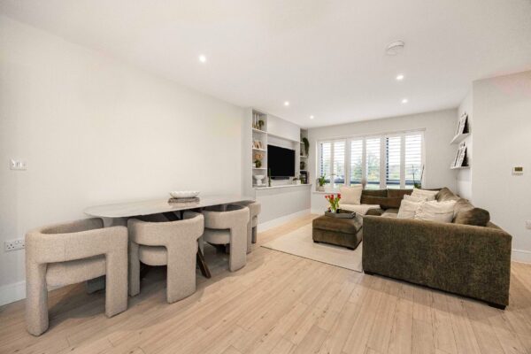 Park View, Chigwell,  IG7