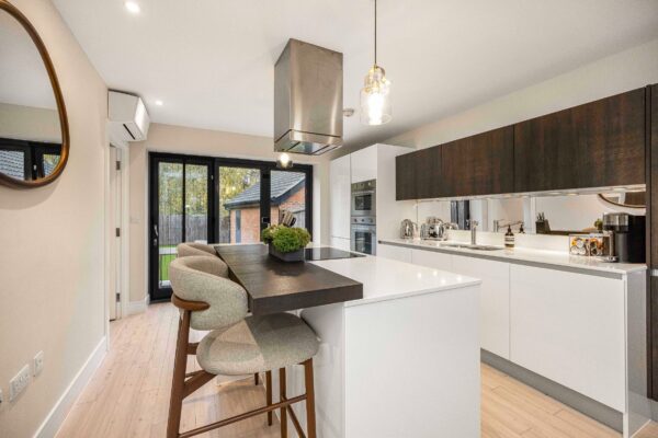 Park View, Chigwell,  IG7