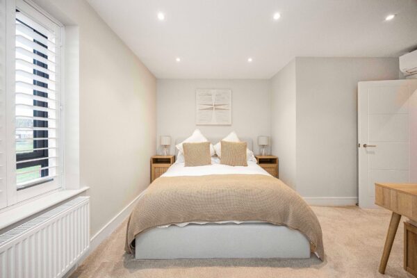 Park View, Chigwell,  IG7