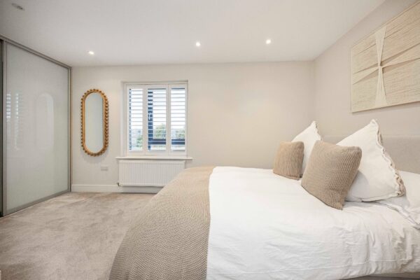 Park View, Chigwell,  IG7