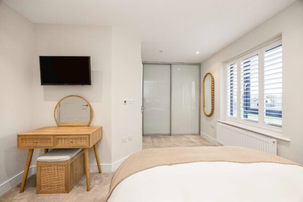 Park View, Chigwell,  IG7