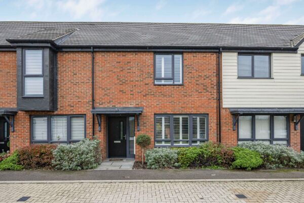 Park View, Chigwell,  IG7