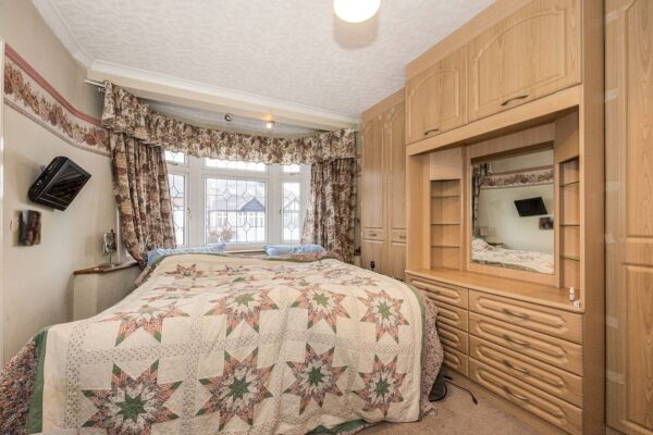 Glenthorne Gardens, Ilford, IG6