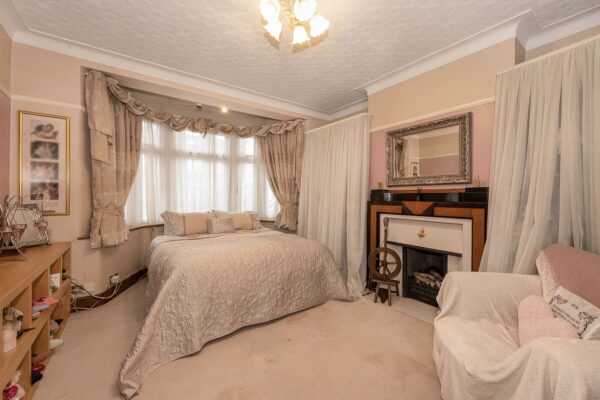 Glenthorne Gardens, Ilford, IG6