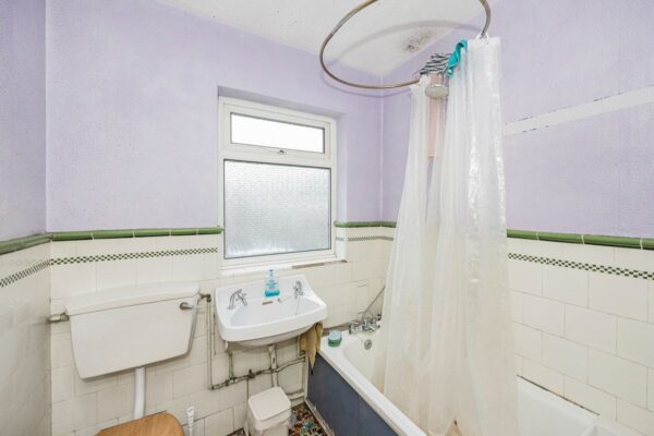 Dersingham Avenue, Manor Park, E12