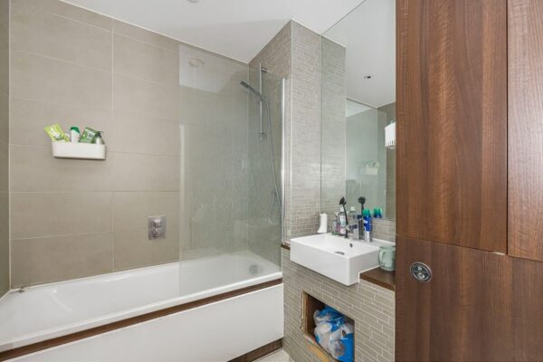 Violet Road, Bow, E3