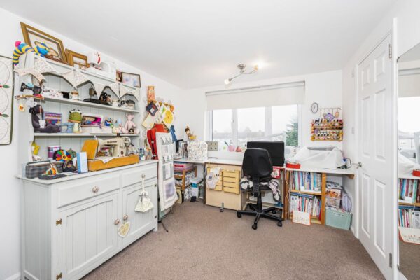 Hazelbrouck Gardens, Hainault, IG6