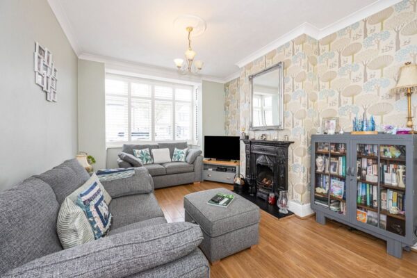 Hazelbrouck Gardens, Hainault, IG6