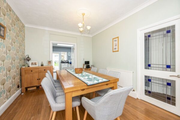 Hazelbrouck Gardens, Hainault, IG6