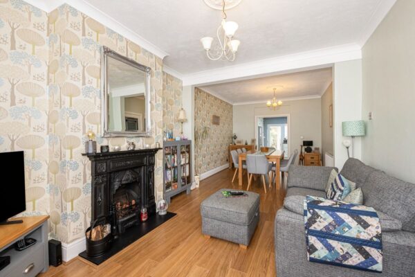 Hazelbrouck Gardens, Hainault, IG6