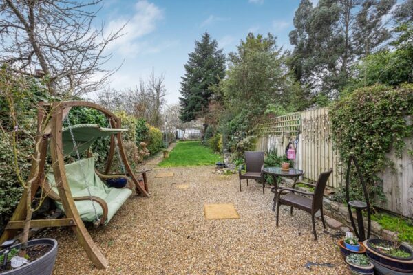 Hazelbrouck Gardens, Hainault, IG6