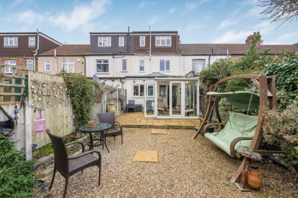 Hazelbrouck Gardens, Hainault, IG6