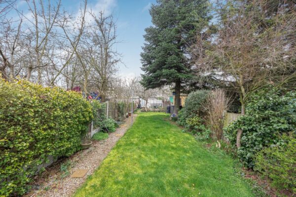 Hazelbrouck Gardens, Hainault, IG6