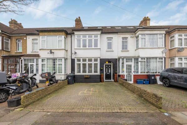 Hazelbrouck Gardens, Hainault, IG6