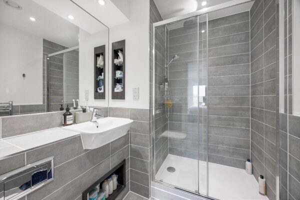 Lamington Heights, Poplar, E14