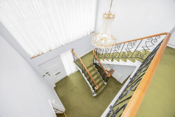 Hainault Road, Chigwell, IG7