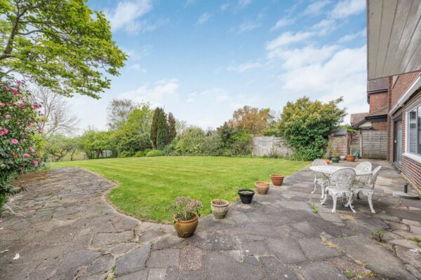 Hainault Road, Chigwell, IG7