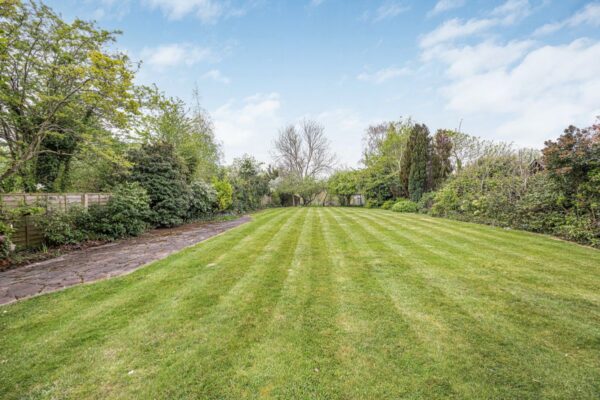 Hainault Road, Chigwell, IG7