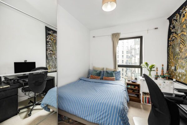 Kingfisher Heights, Pontoon Dock, E16