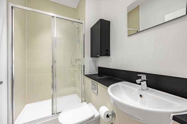 Kingfisher Heights, Pontoon Dock, E16