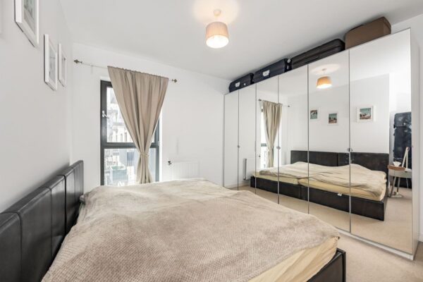 Kingfisher Heights, Pontoon Dock, E16