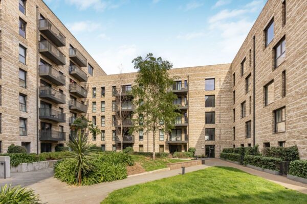 Kingfisher Heights, Pontoon Dock, E16