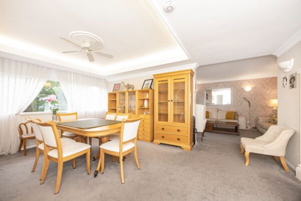 The Bowls, Chigwell, IG7