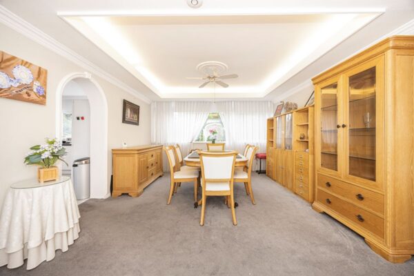 The Bowls, Chigwell, IG7