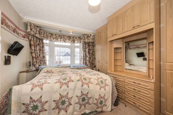 Glenthorne Gardens, Ilford, IG6
