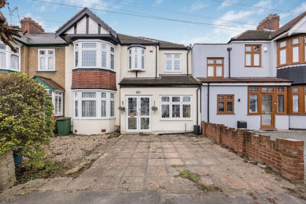 Glenthorne Gardens, Ilford, IG6